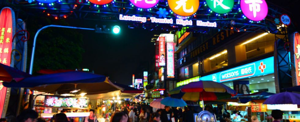 Ăn uống tại chợ đêm Luodong Tourist