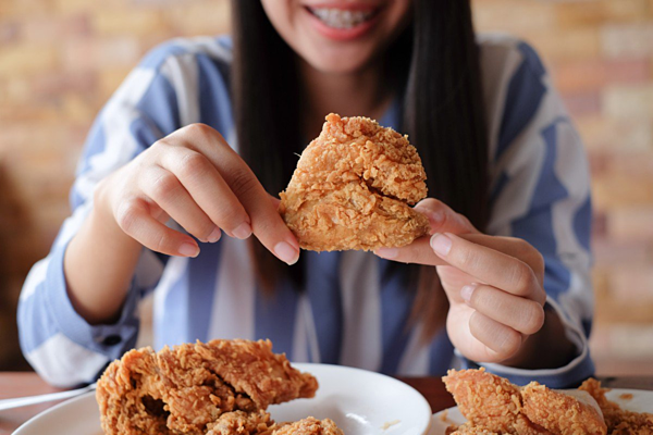 Tăng cân trong thời kì đèn đỏ, vì sao lại thế?
