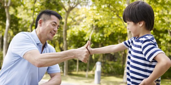 Giáo dục con: Tránh 4 điều sau nếu không muốn trẻ lớn lên dễ phạm pháp