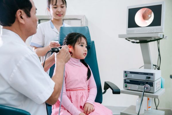 Luôn sử dụng kháng sinh điều trị viêm tai giữa có phải là cách tốt nhất