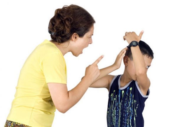 Giáo dục con: Tránh 4 điều sau nếu không muốn trẻ lớn lên dễ phạm pháp