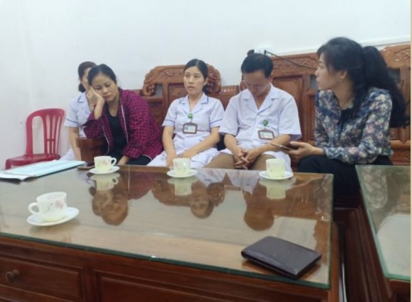 bé sơ sinh bị đứt cổ