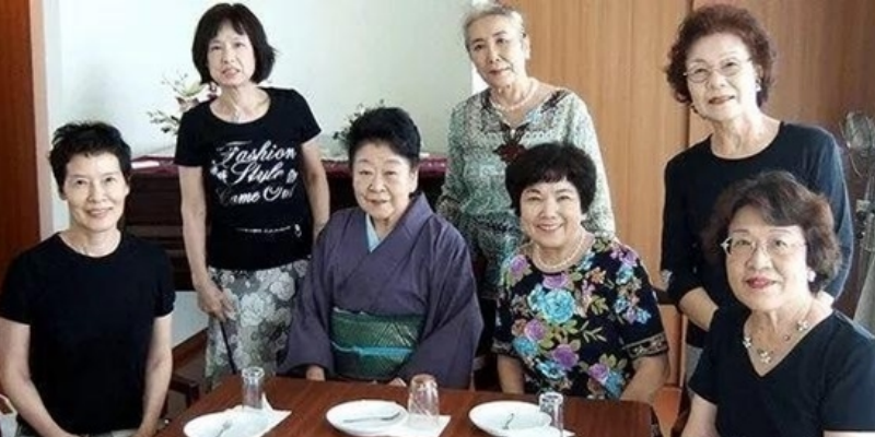 Hội chị em ế lâu năm mua nhà để cùng quẩy banh nóc lúc về già
