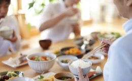 Thức ăn qua đêm gây ung thư? Bảo quản thức ăn qua đêm như thế nào mới đúng?