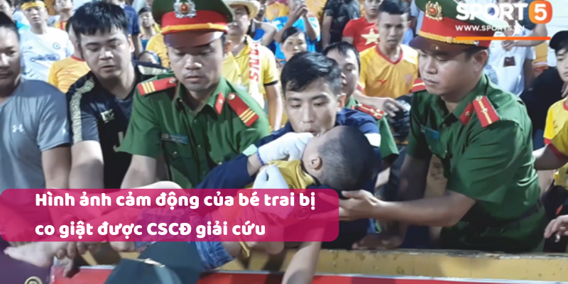 Cách giải cứu bé trai bị co giật trên sân vận động của CSCĐ gây tranh cãi? Như thế nào là biện pháp sơ cứu đúng?