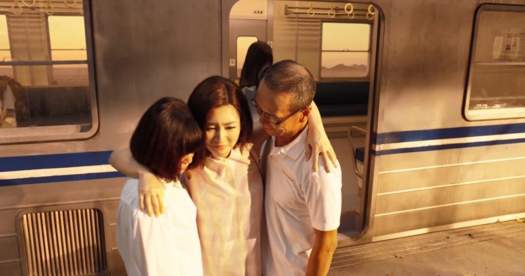 cha mẹ ở bên cạnh ta