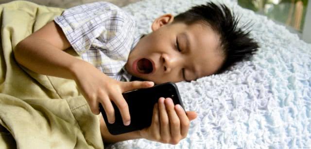 điện thoại như một “vú em”