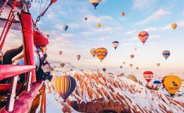 Người ta luôn thấy được nụ cười của nhau, nhưng khó lòng nhìn thấy bóng dáng nỗi đau ẩn sâu nơi tâm hồn mỗi người