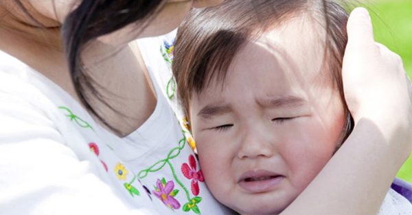 Mách mẹ cách xử lý cơn hen suyễn ở trẻ lúc giao mùa