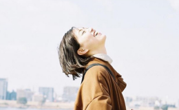 Chúng ta không thể biết được quyết định của bản thân là sai hay đúng. Nhưng nếu như chúng ta cứ mãi chìm đắm trong quá khứ thì dù nó đúng, vẫn cứ là không vui.