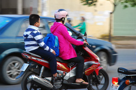 Trẻ dễ bị kẹp chân vào bánh xe