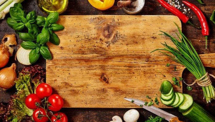 Vi khuẩn trong miếng thớt không được vệ sinh kỹ còn nhiều hơn cả bồn cầu vệ sinh