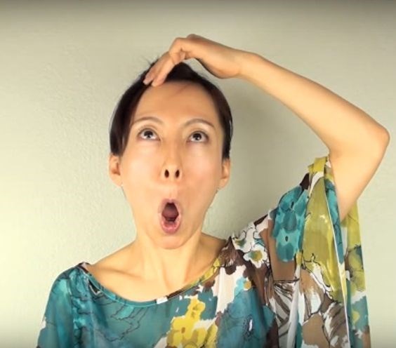 Làm tan mí mắt sưng húp