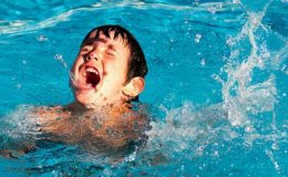 Hiện tượng đuối cạn mà ba mẹ cần biết để kịp thời sơ cứu cho bé