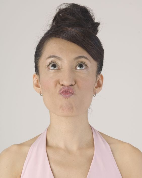 Làm mờ nếp nhăn ở cổ