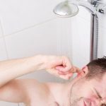 Nước vào tai cần phải xử lý thế nào? Hướng dẫn xử lý đúng cách để tránh gây tổn thương cho tai