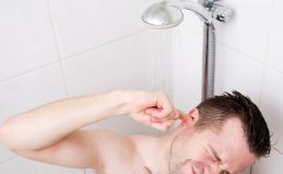 Nước vào tai cần phải xử lý thế nào? Hướng dẫn xử lý đúng cách để tránh gây tổn thương cho tai
