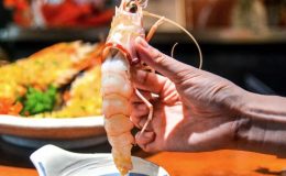 Bí quyết bóc vỏ tôm