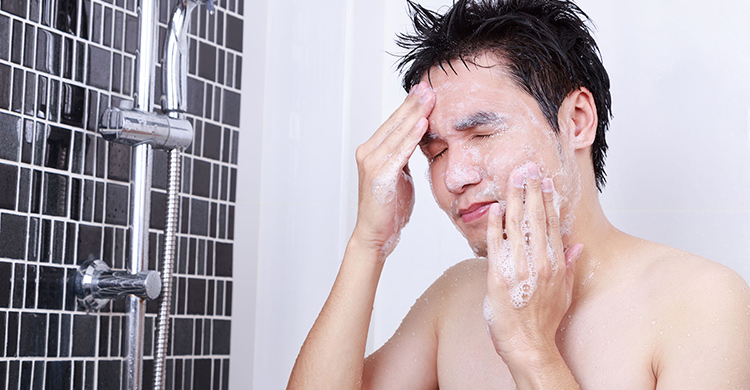 Khi tắm dễ bị đột quỵ nhất! Trung Y bảo rằng nên rửa mặt trước khi gội đầu
