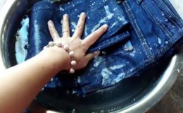 Mách bạn cách giặt quần Jeans không phai màu cực kì hiệu quả