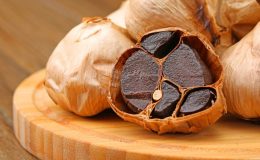 Cách làm tỏi đen tại nhà bằng bia