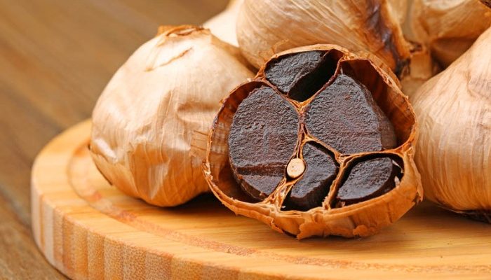 Cách làm tỏi đen tại nhà bằng bia