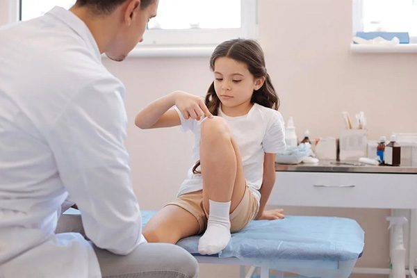 Tìm hiểu chứng đau khớp tăng trưởng ở trẻ