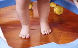 Lý do các bác sĩ Nhi khoa Mỹ khuyên ba mẹ không nên sử dụng xe tập đi cho trẻ em