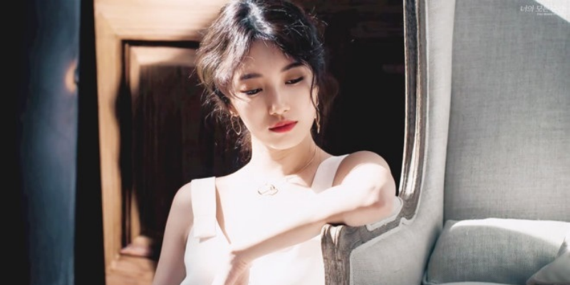 Đời ngắn lắm, các cô gái à! Đừng khóc, hãy tô son để tiếp tục chiến đấu và sống theo cách của bạn!