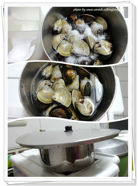 2 cách đơn giản giúp nghêu nhả sạch cát, để mẹ làm món ngon cho cả nhà!