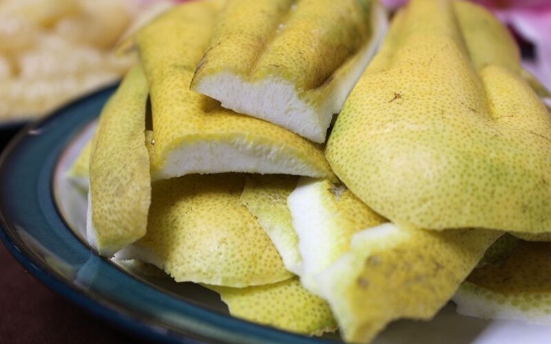 Cách đuổi muỗi bằng vỏ bưởi
