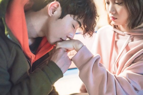 Ngoài việc giúp tình cảm của cả hai thêm khắng khít thì nụ hôn còn cho biết đối phương yêu bạn cỡ nào thông qua 4 điểm này!