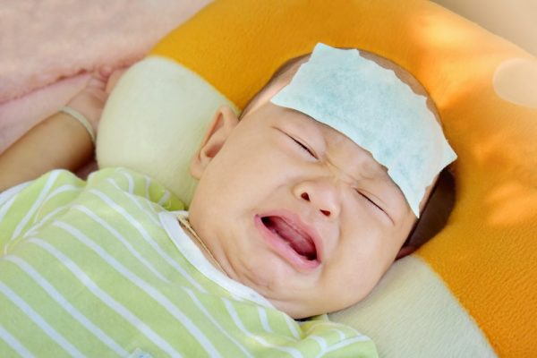 Tủ thuốc ngày Tết cần có những loại thuốc nào để “sơ cua” cho bé?