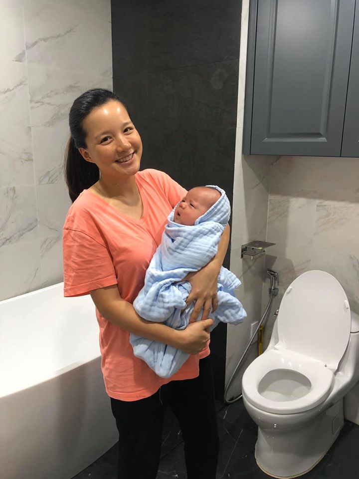 khăn sữa và khăn tắm cho em bé