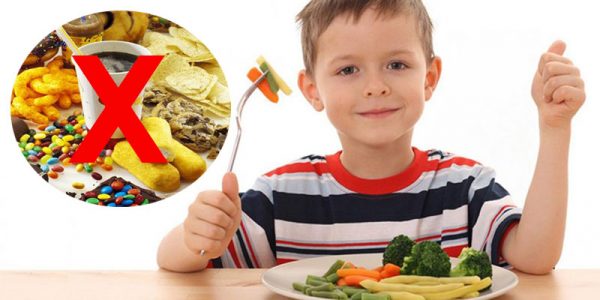 Mẹo hay khiến bé yêu thờ ơ với bánh kẹo, nước ngọt trong những ngày Tết