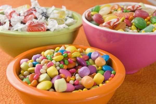 Mẹo hay khiến bé yêu thờ ơ với bánh kẹo, nước ngọt trong những ngày Tết