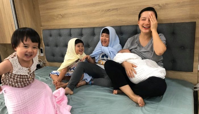 MC Minh Trang review về chiếc khăn bông L'Ange