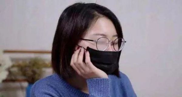 Đeo khẩu trang “rò khí”
