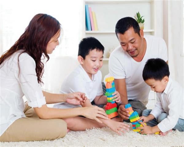 Người ta thường nói: “Con hư tại mẹ” nhưng nhà tôi thì ngược lại! Tôi may mắn khi lấy được vợ mình và tôi nghĩ vợ mình đã làm tốt 6 điều sau để có thể giáo dục con cái tốt hơn tôi!