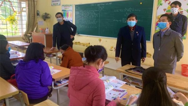 Các em học sinh tiếp tục tạm ngừng học để cách ly tại nhà