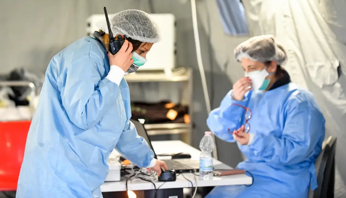 Bác sĩ nước Ý suy sụp giữa Covid-19: Phải lựa chọn bệnh nhân, ưu tiên những người có cơ hội sống cao hơn