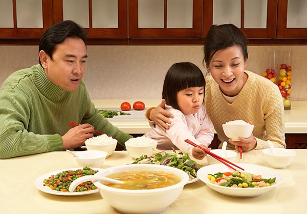 Các phương pháp hữu dụng mẹ cần áp dụng ngay nếu bé biếng ăn!