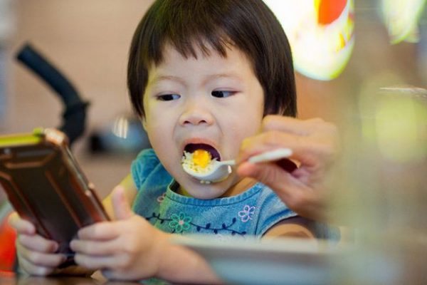 Các phương pháp hữu dụng mẹ cần áp dụng ngay nếu bé biếng ăn!