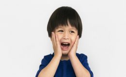Trẻ có thói quen "la hét và ăn vạ" là do cách dạy con không đúng của cha mẹ!