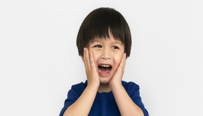 Trẻ có thói quen "la hét và ăn vạ" là do cách dạy con không đúng của cha mẹ!